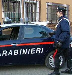 In cinque rapinano un’anziana in casa 