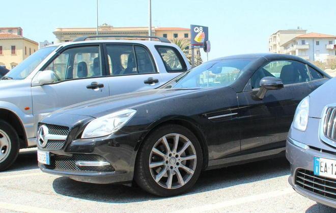 A 93 anni in supercar senza patente 