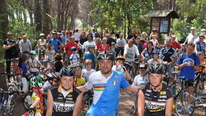 Cento atleti in sella per celebrare il Bettini Day