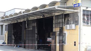 Incendio distrugge un’autofficina nel pistoiese