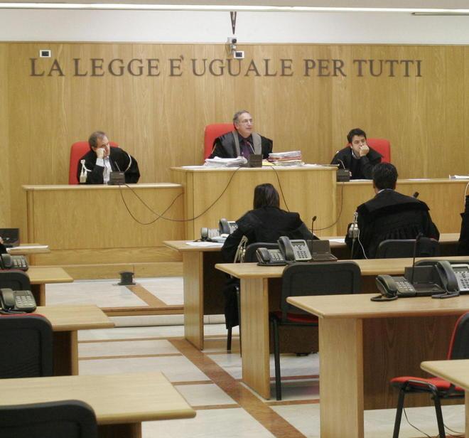 Le accuse all’ex direttore Ferri 