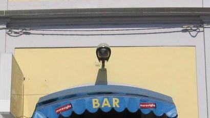 I biglietti del treno falsificati e venduti al bar della stazione