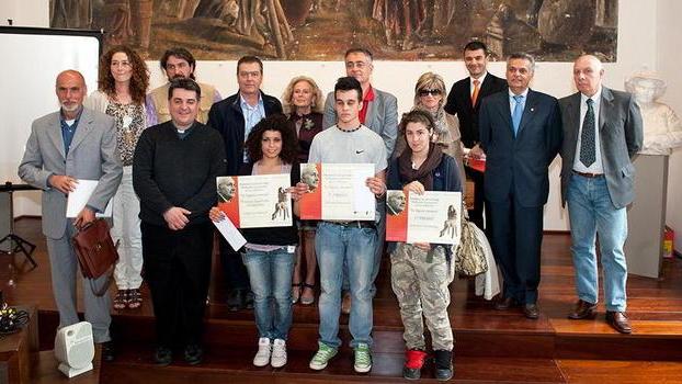 Studenti-scultori sul podio