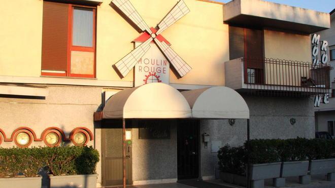 Non paga al Moulin Rouge Ex-carabiniere condannato