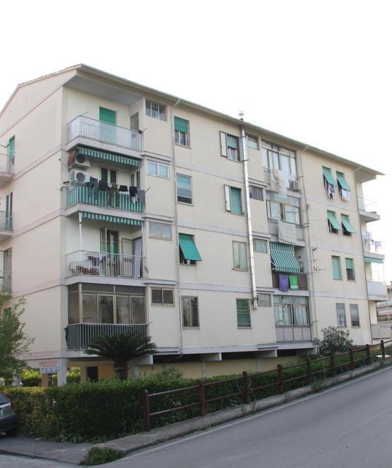 Due colpi di pistola contro un palazzo 