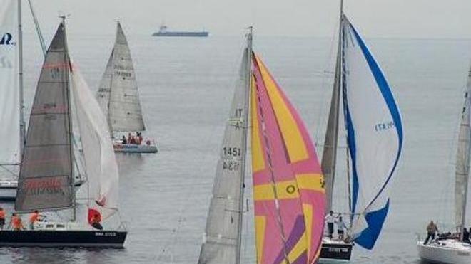 Vela, da piazza Bovio il via alla “ Giraglia”