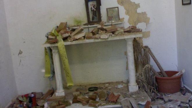 Calcinacci e detriti al cimitero e in piazza