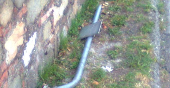 Divelto dai vandali il segnale con gli orari dei mezzi Clap