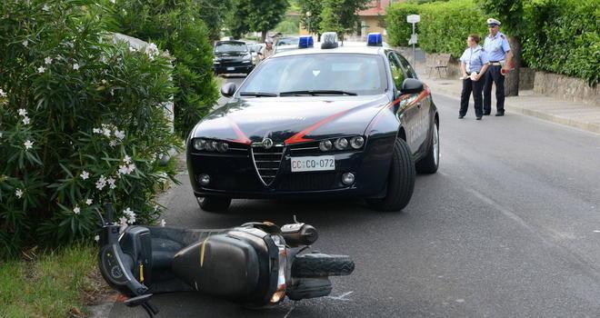Investita da un’auto pirata mentre viaggia in scooter 