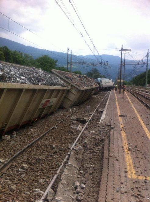 Treno merci deraglia a Bressanone, forse ha ceduto l’asse 