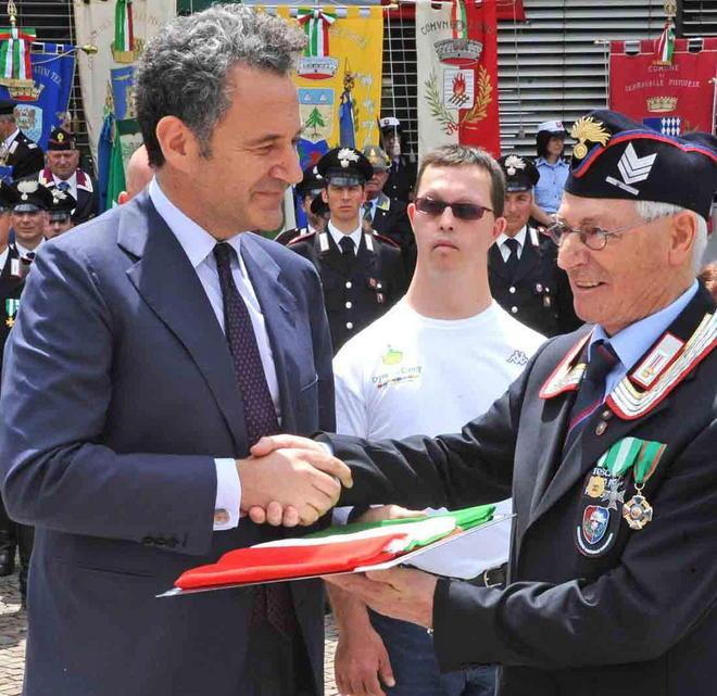 Un tricolore in dono per dire grazie alla Dynamo Camp