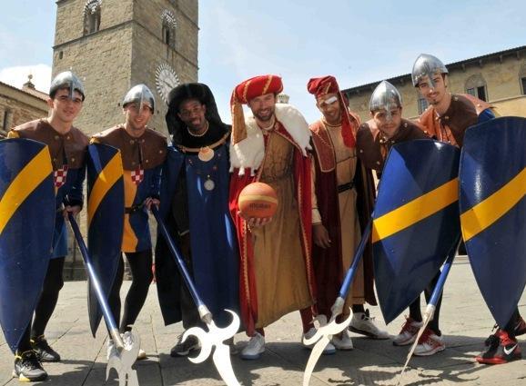 Rinasce in piazza Duomo il torneo dei rioni di basket 