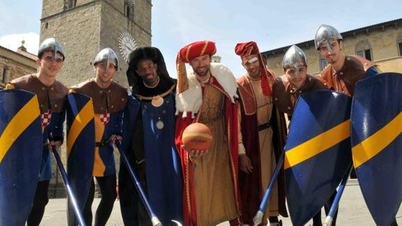 Rinasce in piazza Duomo il torneo dei rioni di basket