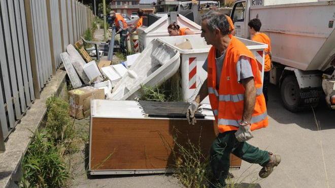 Una discarica accanto alle case