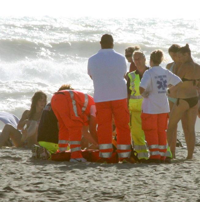 Si tuffa e muore annegata a 32 anni 
