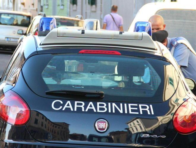 Siringhe usate fuori dalla scuola 