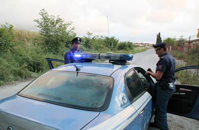 Annesso agricolo della nonna trasformato in fumeria, tre giovani denunciati 