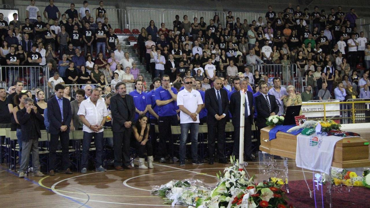 In mille all’Estra Forum per l’addio ad Alessio Bisori