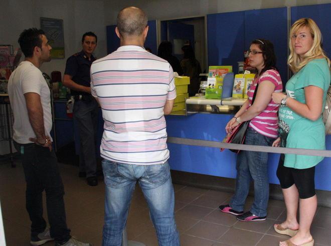 Due banditi rapinano le Poste di Tavola 
