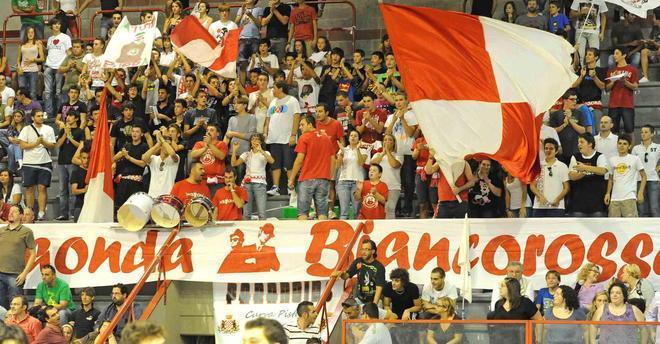 Sei supertifosi pistoiesi in camper per seguire i loro beniamini