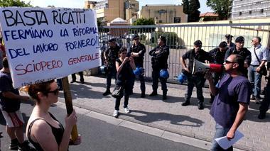 Blitz antagonista contro la riforma del governo