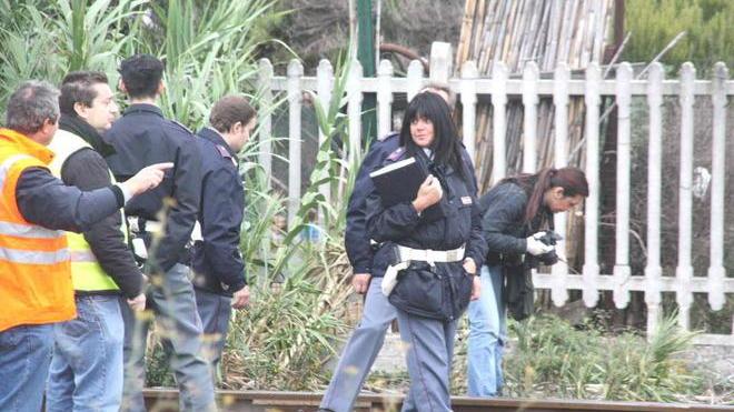 Disoccupato e sfrattato si getta sui binari