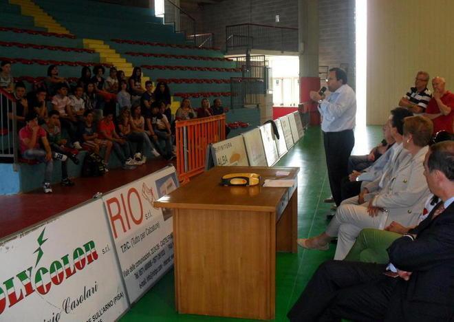 Il macchinario salva-vita anche al palazzetto dello sport 