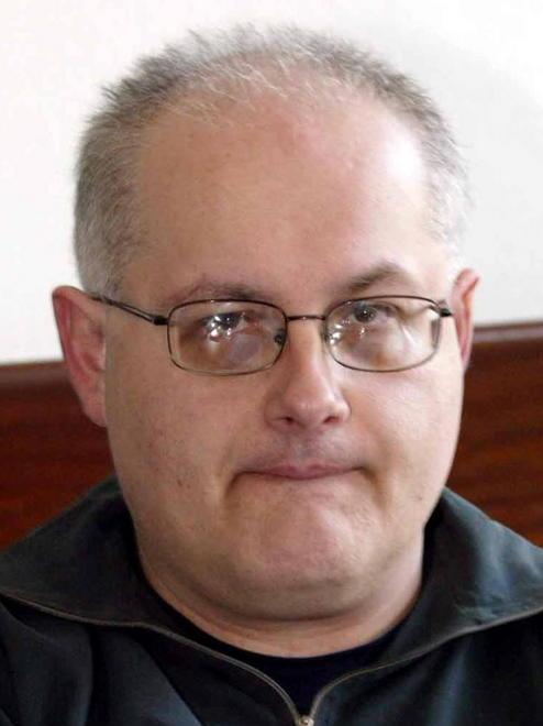 Il consigliere indagato lascia tutte le cariche 