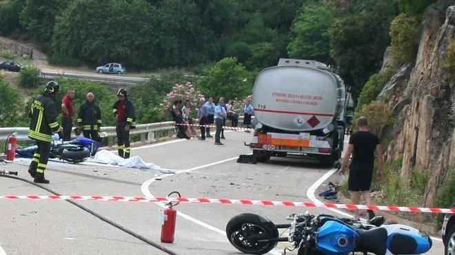 Burcei, due motocislisti contro autocisterna: un morto 
