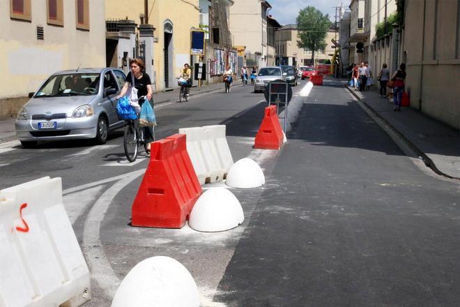 Parte la raccolta di firme contro la pista ciclabile in centro 