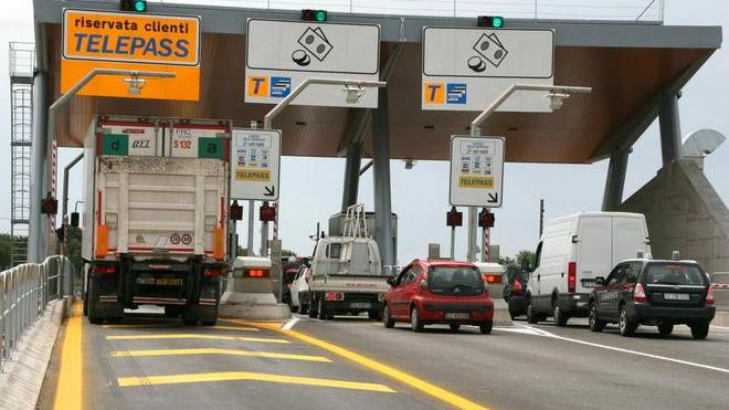 Tirrenica, rilasciati 1650 telepass. Procedono le pratiche per le esenzionidei residenti