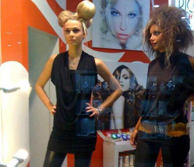 Modelle in vetrina e aperitivo animato, il centro si accende 