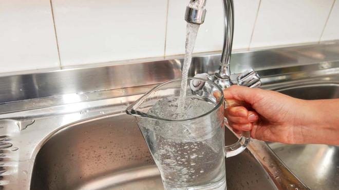 Acqua non potabile a Capezzano Centinaia di cittadini in allarme