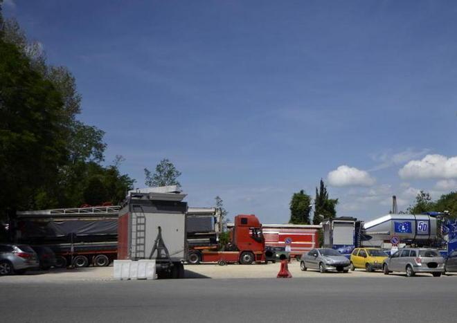 Auto e camper sfrattati dalle giostre, è caos sosta