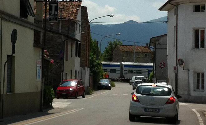 Smog, rumore e disagi in via del Casalino 