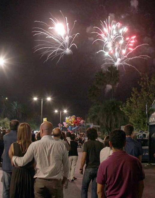 Ecco le Notti Bianche coi fuochi d’artificio dall’alto del Castello 