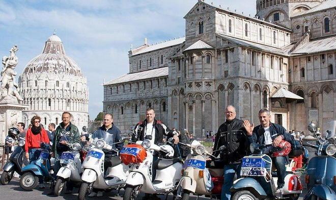 Da Pisa a Londra, l’impresa di sei vespisti 