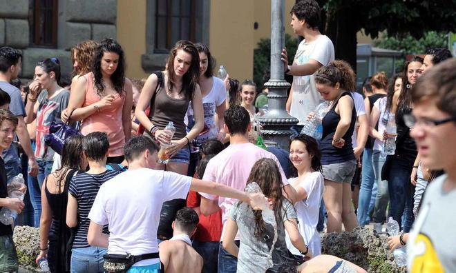 Torna la festa a base di gavettoni