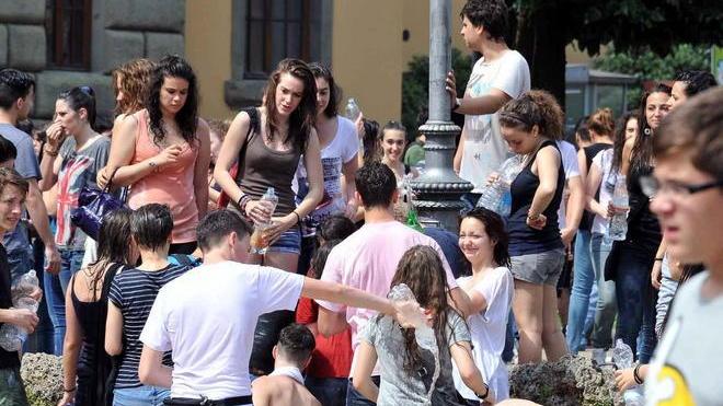 Torna la festa a base di gavettoni