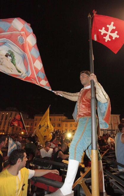 Il motto, i colori, i nomi dei combattenti E tutti i precedenti delle sfide sul ponte