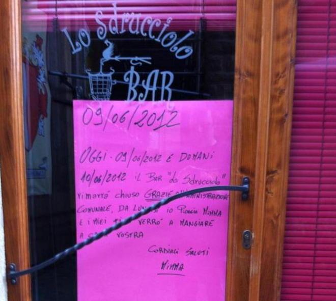 Il bar chiude per protesta «Mangeremo in Comune» 