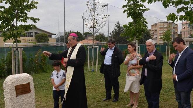 Una lapide per il beato Wojtyla al parco giochi dove atterrò