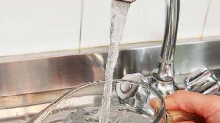 Bollette «pazze» cartella dell’acqua da 4800 euro