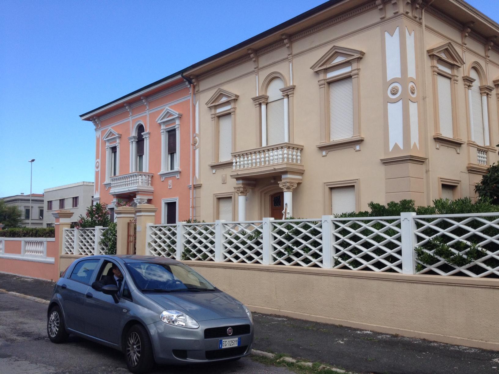 Rapina in villa, i banditi fuggono con la cassaforte 