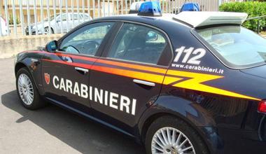 Il fratello si “buca”, lui chiama i carabinieri e fa arrestare 3 pusher 