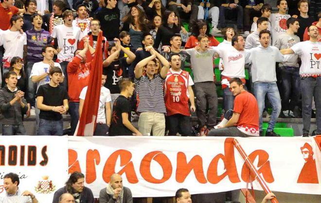 Baraonda ingabbiata al PalaPentassuglia 