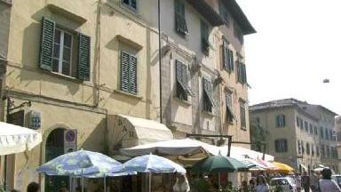 Appello dei commercianti «Trattenete gli studenti»