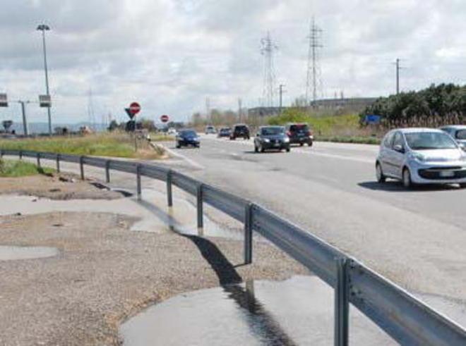 Auto contromano, due feriti 