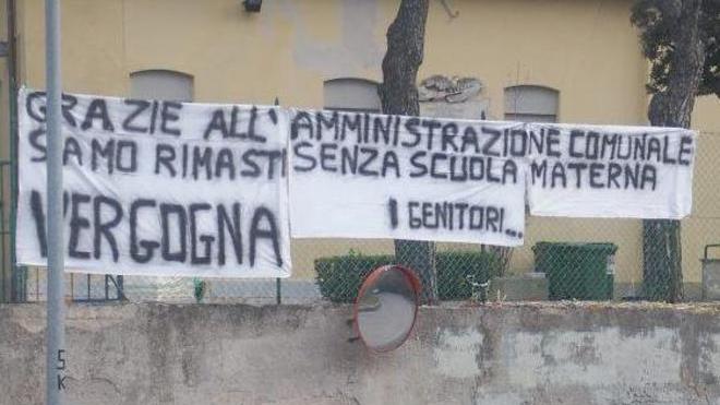 «Tracce di amianto anche nelle analisi dentro la scuola»