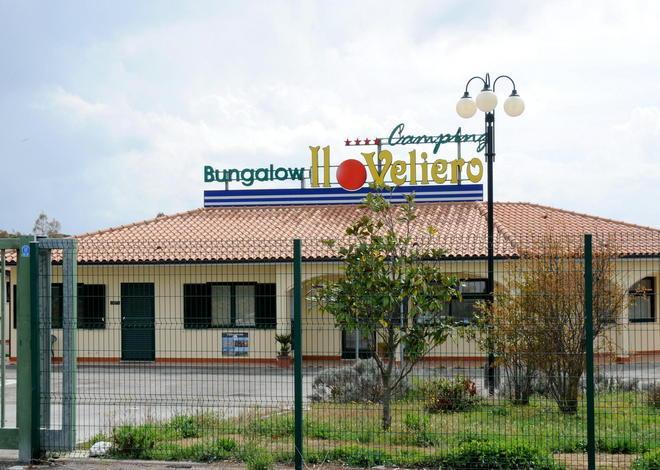 Vandali scatenati al villaggio turistico 